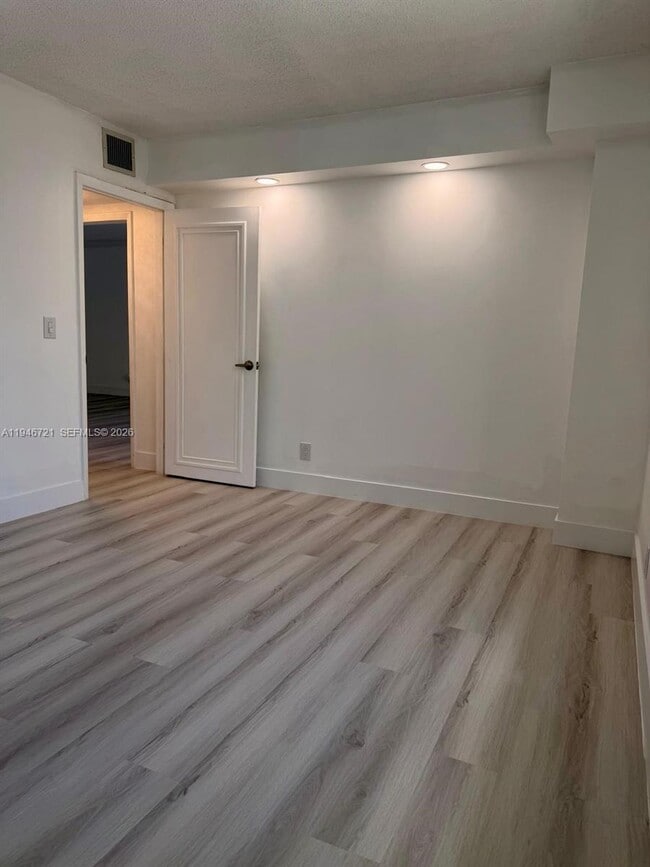 Building Photo - 3725 S Ocean Dr