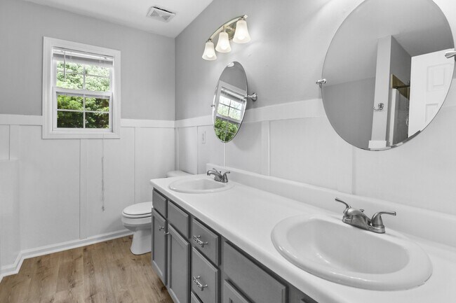 Building Photo - 1644 Cedar Springs Cir