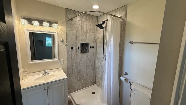 Building Photo - 1310 Orchard Dr