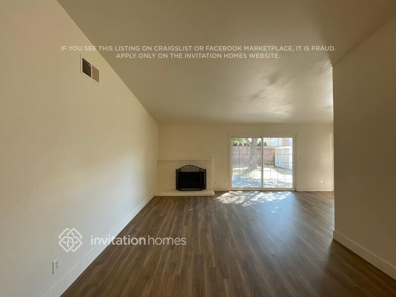 Building Photo - 7401 Blackthorne Way