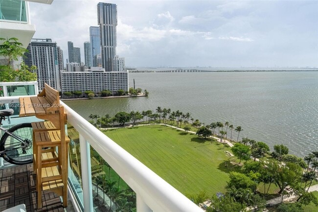 Building Photo - 1800 N Bayshore Dr