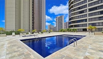 Building Photo - 2499 Kapiolani Blvd