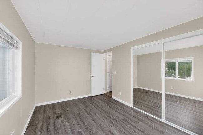 Building Photo - 436 4th Ave