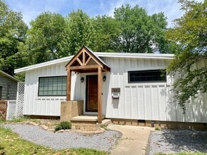 Building Photo - 3/2 House in Northeast Jackson!