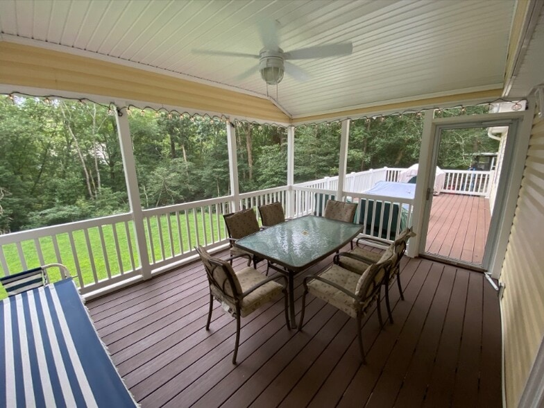 Building Photo - 2094 Fieldcrest Dr