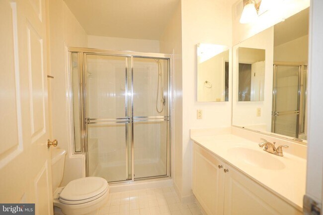 Building Photo - 1625 International Dr