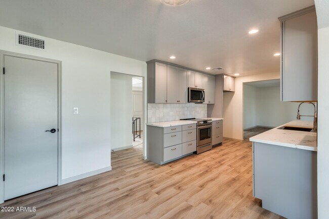Building Photo - 4402 W El Camino Dr