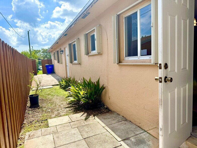 Building Photo - 6133 Buchanan St