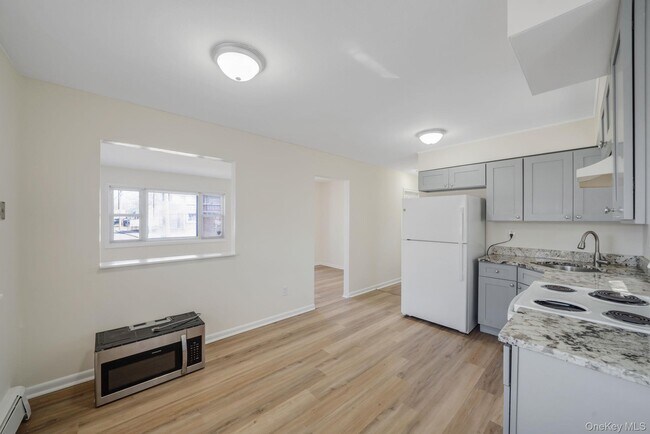 Building Photo - 472 S Ocean Ave