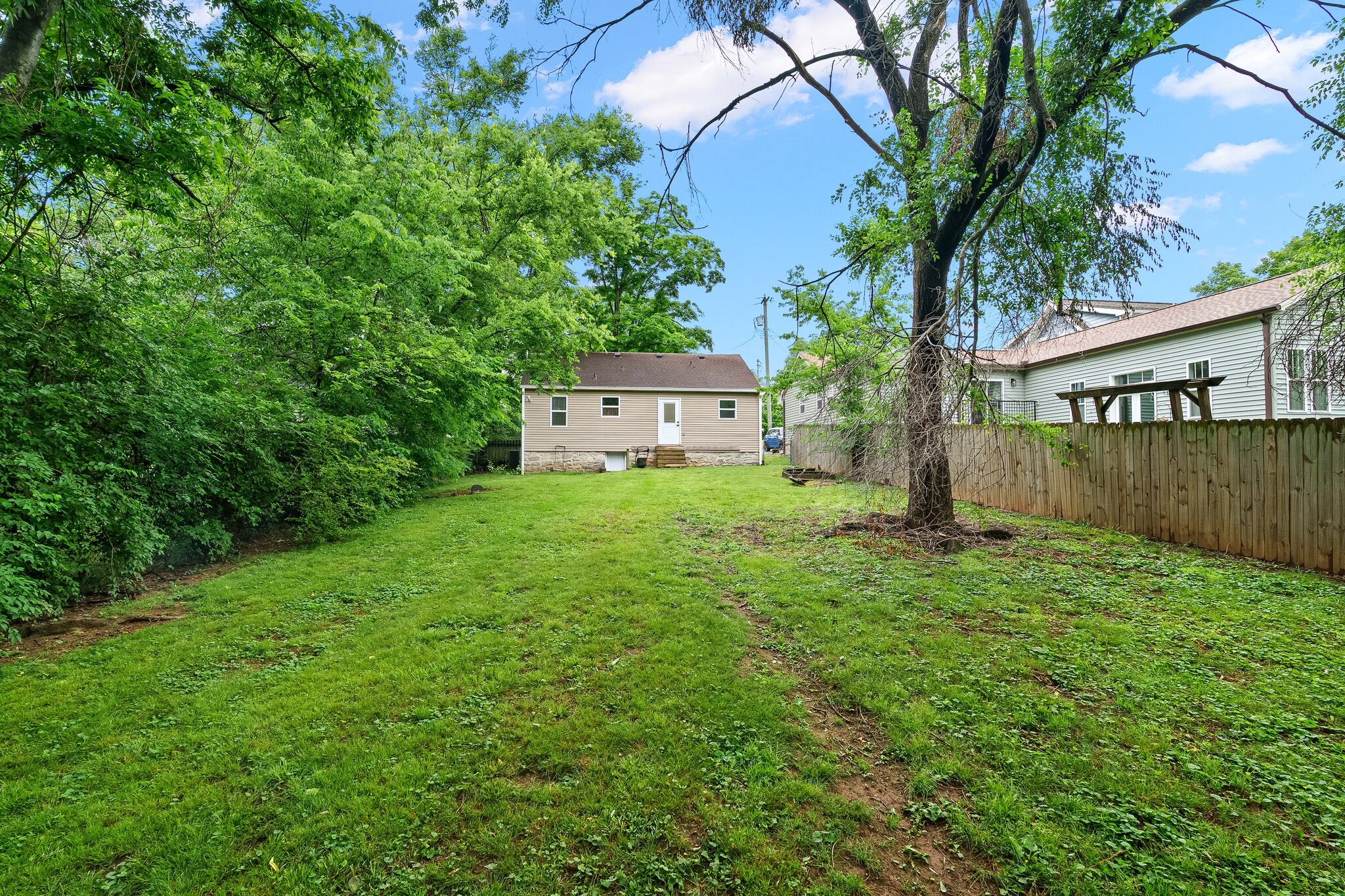 Building Photo - 1425 Stainback Ave