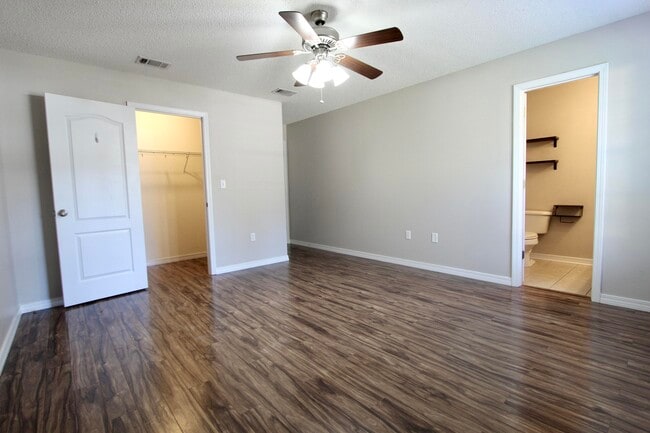 Building Photo - 3151 Forrest Ave