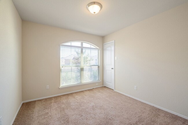 Building Photo - Spacious 3 Bedroom, 2 Bath Home in Jarrell w/ Easy Access to IH-35