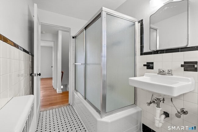 Building Photo - 52 Arnold Way