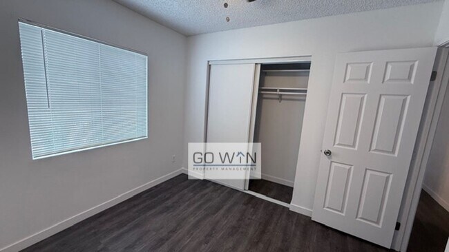 Building Photo - 4 Bed/ 2 Bath - House W/ Large Backyard