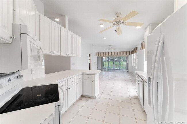 Building Photo - 1607 SW Shady Lake Terrace