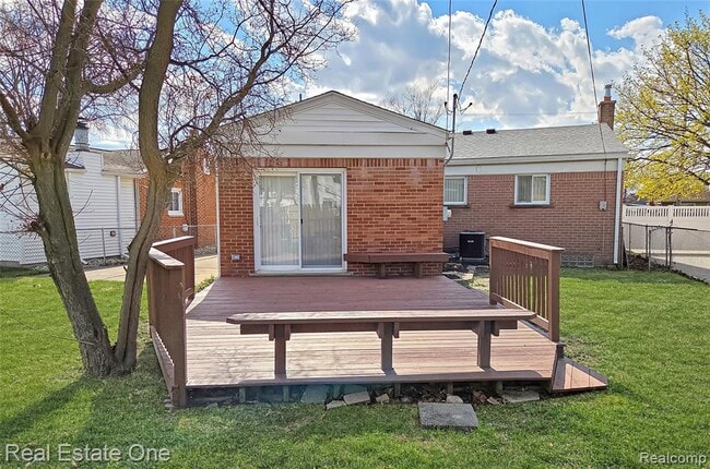 Building Photo - 8241 Clippert St