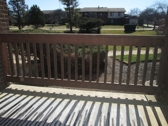 Building Photo - 800 Brook Dr