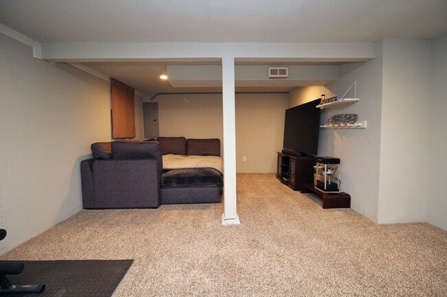 Building Photo - 9020 SE Stephens St