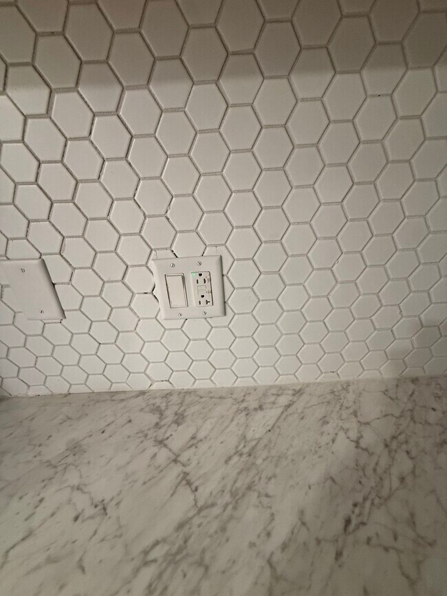 Building Photo - 746 N Schuyler Ave