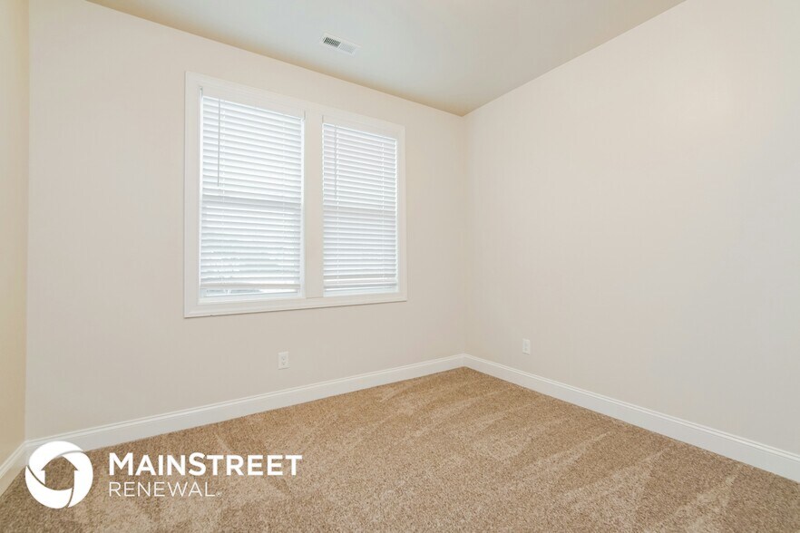 Building Photo - 140 Telesto Cir