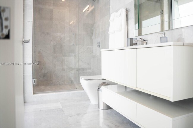 Building Photo - 18501 Collins Ave