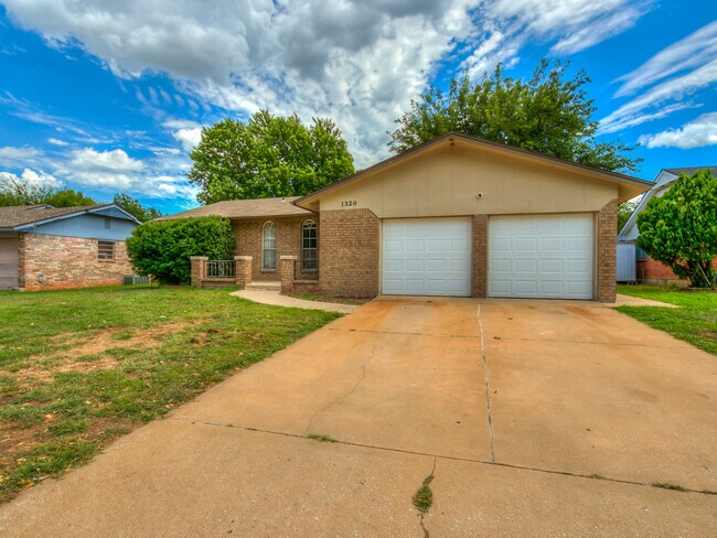 Building Photo - 1320 Frederick Dr