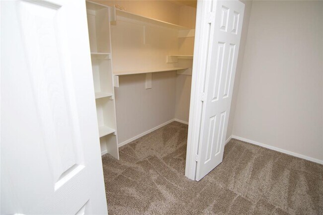 Building Photo - 12039 Clifton Oaks Dr
