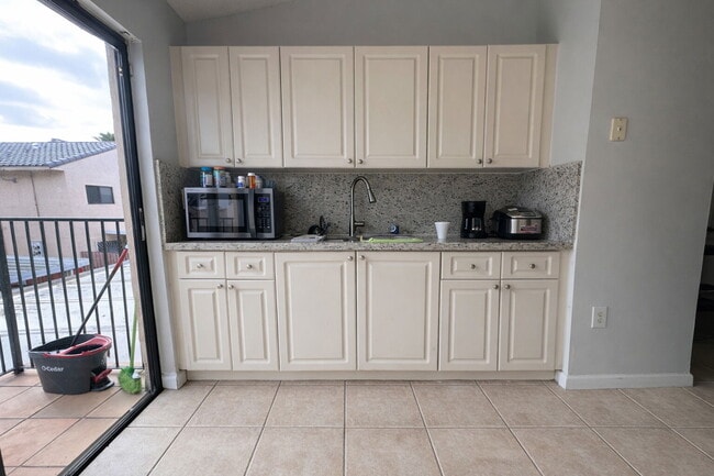 Building Photo - 2871 W 76th St