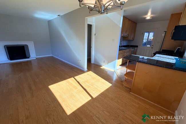 Building Photo - Beautifully Updated 3 Bedroom Home in Sout...