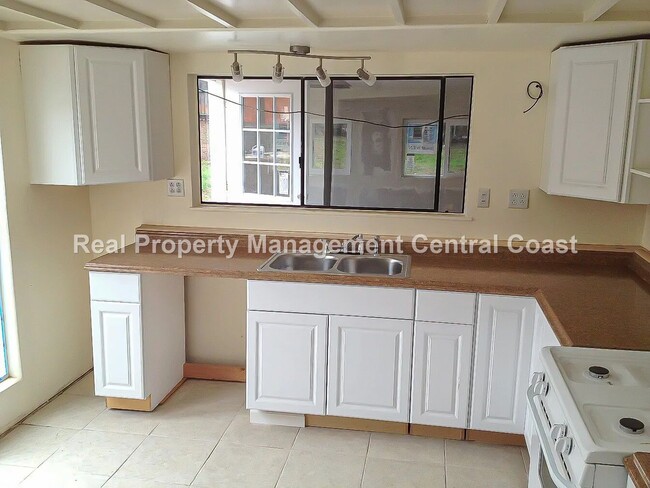 Building Photo - AVAILABLE OCTOBER - Nice Home in Los Osos ...