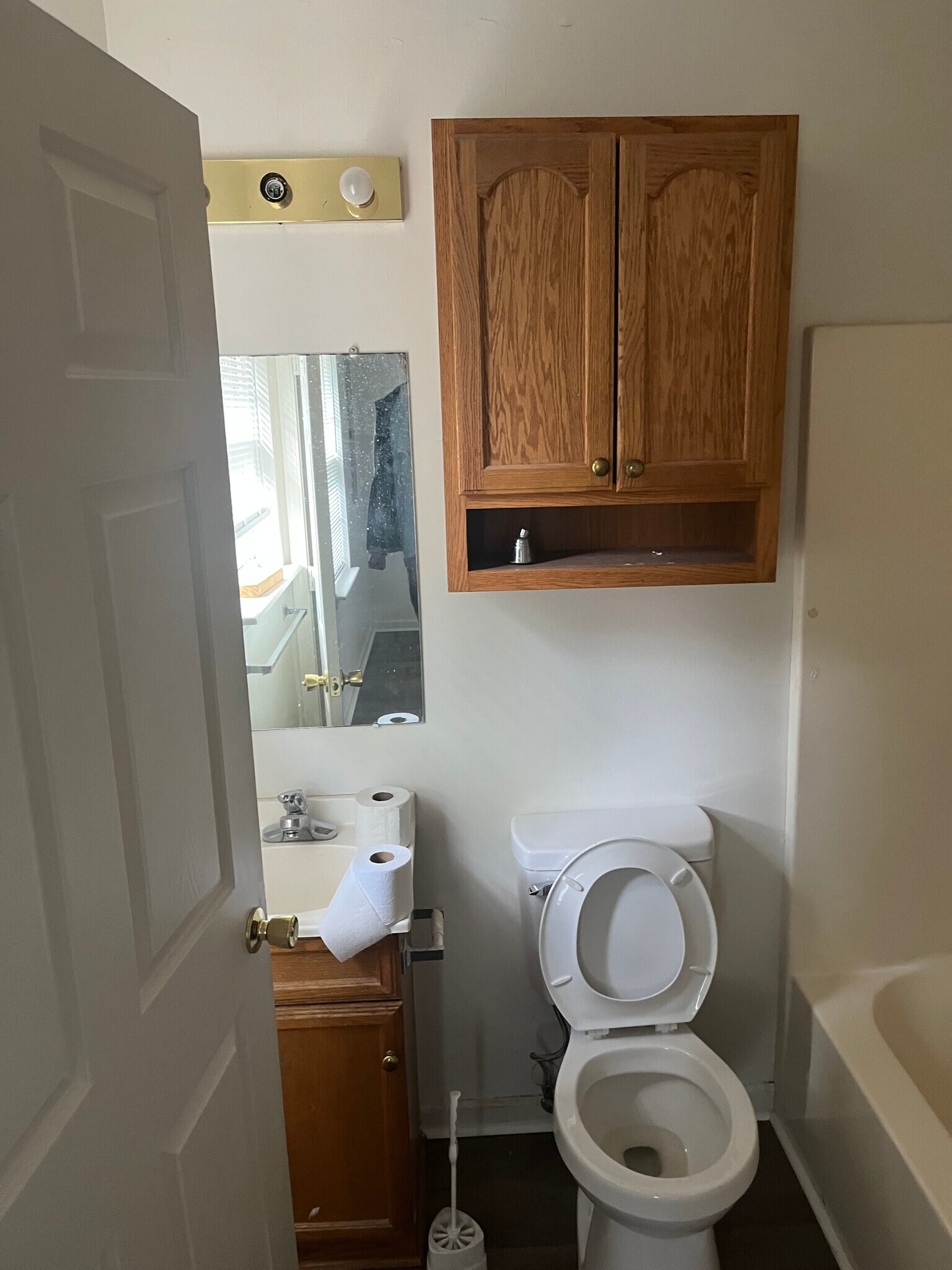 Building Photo - 132 E 12th St