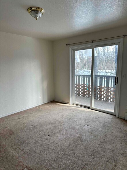 Building Photo - 1580 Chattaroy Cir