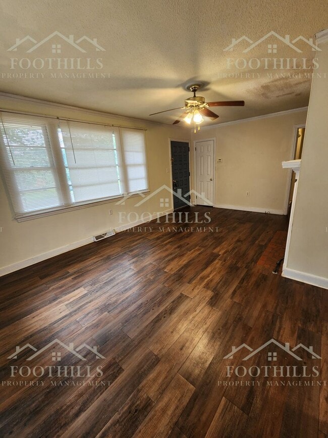 Building Photo - Spacious 3-Bedroom Near Anderson Universit...