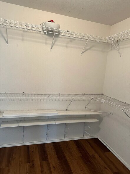 Building Photo - Room in House on Mallow Grove