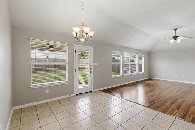Building Photo - 924 Abbeyglen Castle Dr