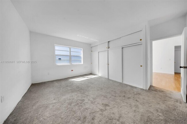 Building Photo - 1880 S Treasure Dr