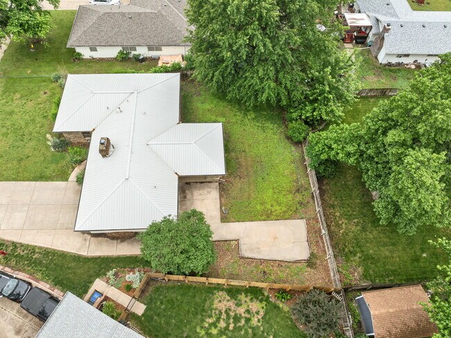 Building Photo - 1306 Brookfield Ln