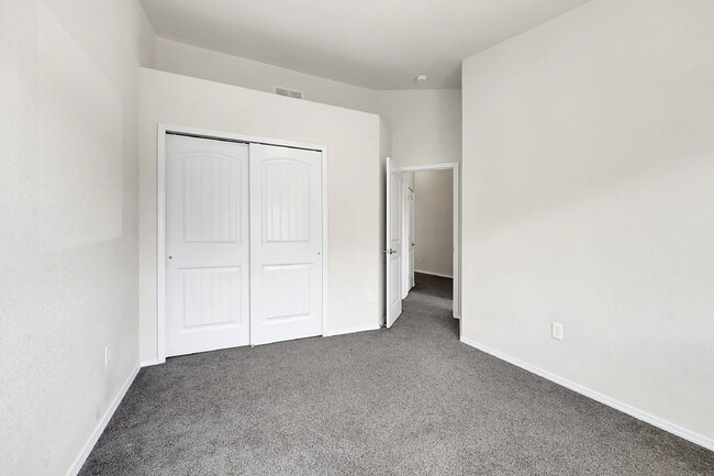 Building Photo - $1,849.00 - 3 Bed, 2.5 Bath Townhome in CO Springs with AC and In Unit Laundry!