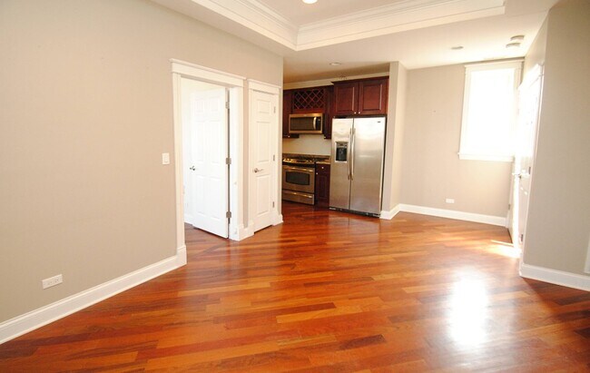 Building Photo - 867 N Mozart St