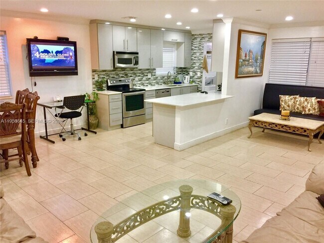 Building Photo - 223 SW 10th St