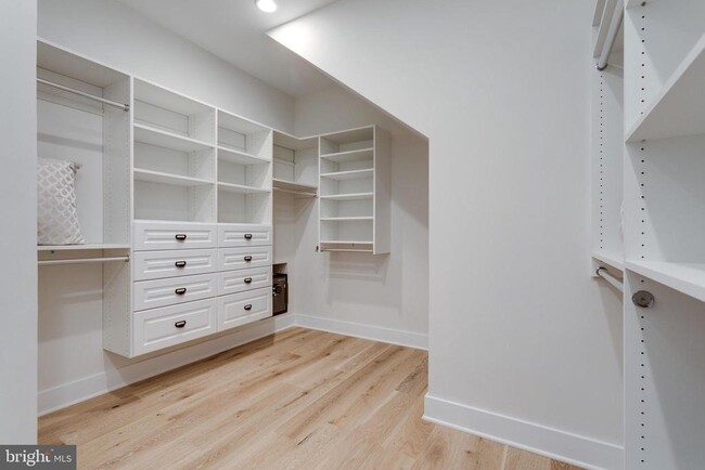 Building Photo - 5615 McLean Dr