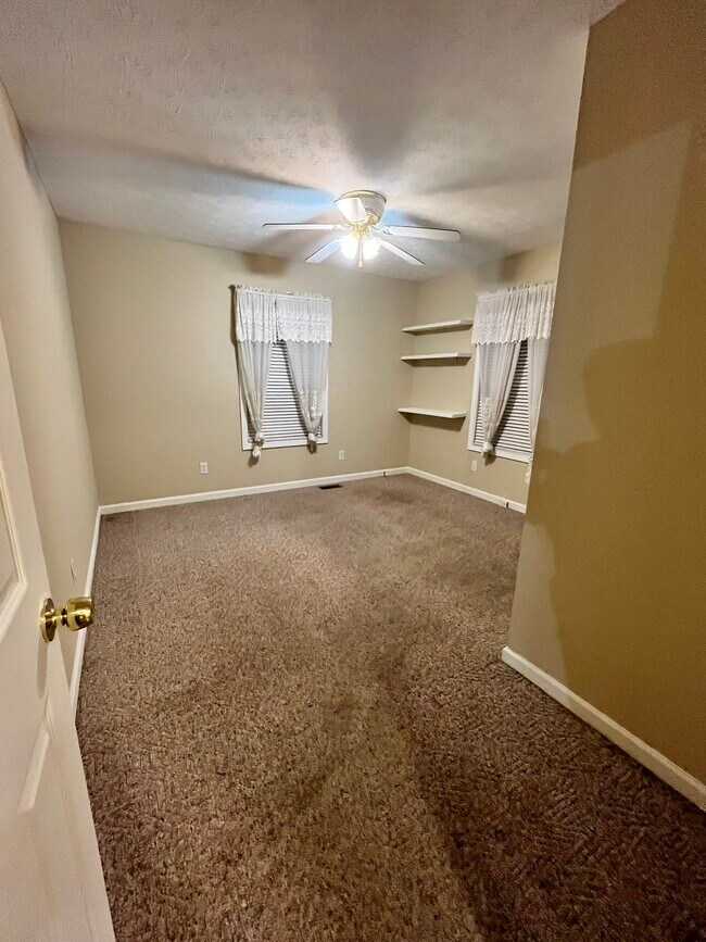 Building Photo - 476 Bill Russell Rd