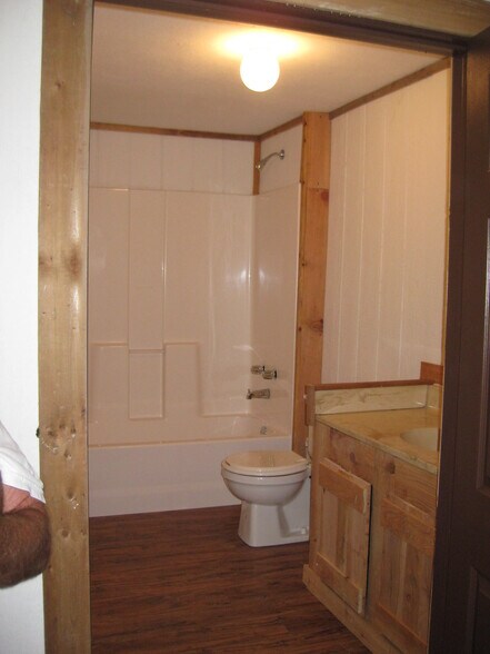 Bathroom - 15016 County Road 1876