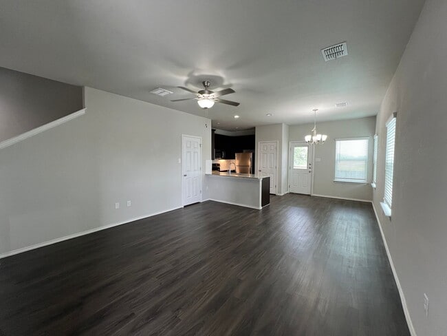 Building Photo - Luxury 3/2 Townhouse in Seguin, Texas