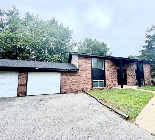 Building Photo - 109 Britanna Dr