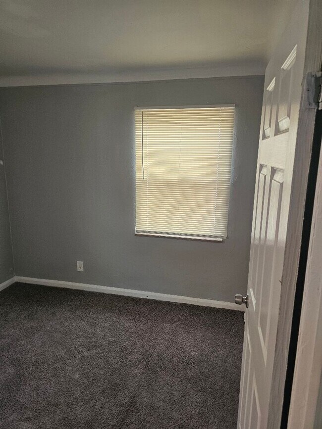 Building Photo - 10440 Nottingham Rd