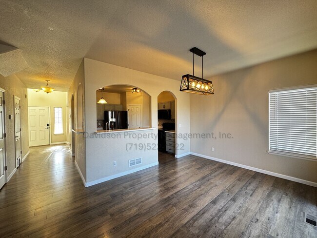 Building Photo - 5 Bedroom House in Security-Widefield with Stunning Views of Pikes Peak