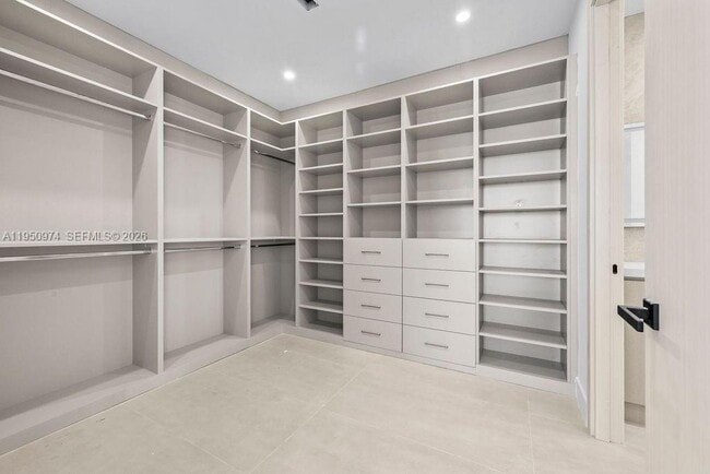 Building Photo - 1321 NE 13th Ave