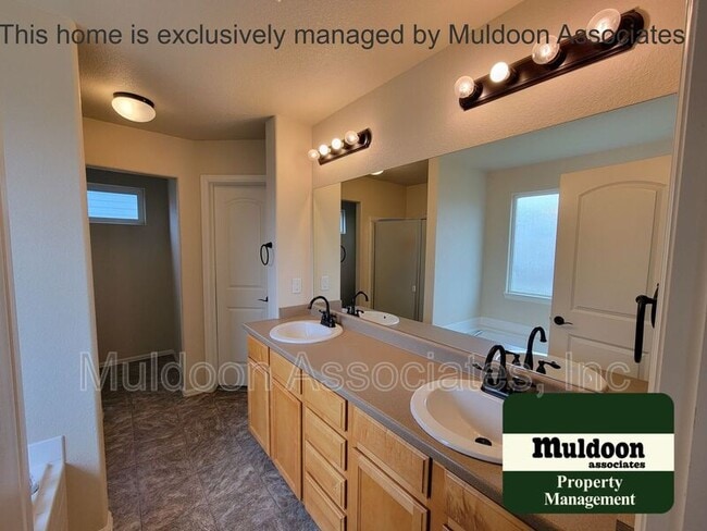 Building Photo - 6052 San Mateo Dr