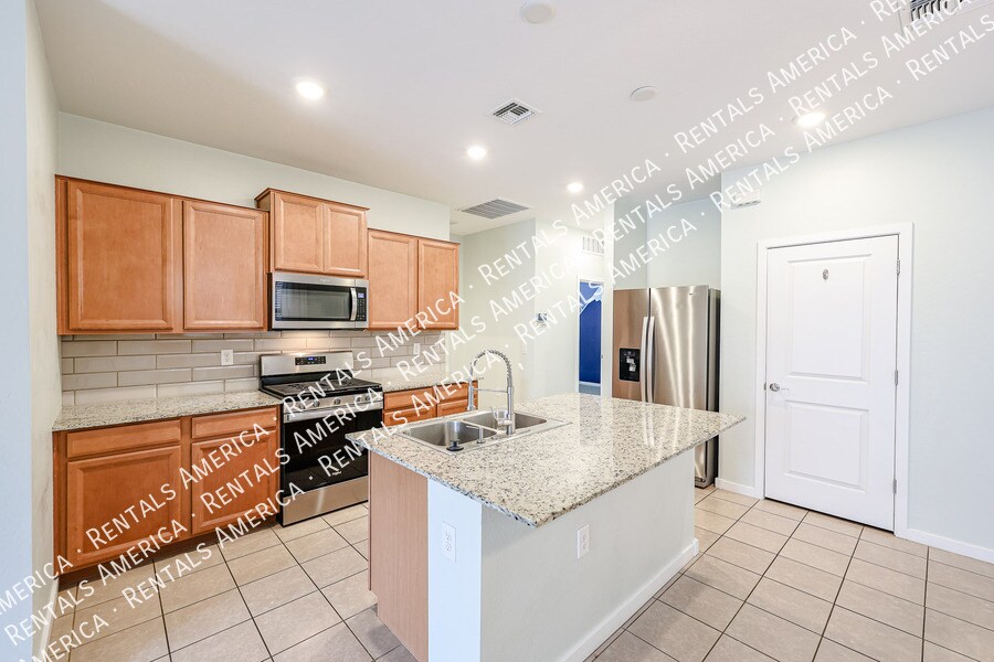 Building Photo - 14151 W Georgia Dr